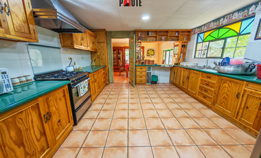 Propiedad campestre en Paute con 4 habitaciones y grandes áreas verdes