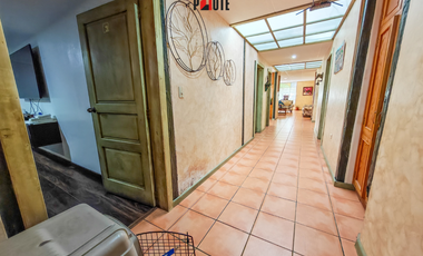 Propiedad campestre en Paute con 4 habitaciones y grandes áreas verdes