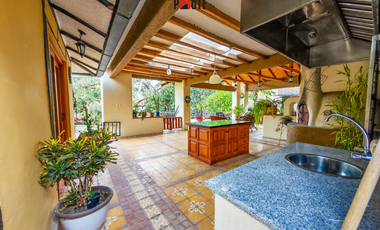 Propiedad campestre en Paute con 4 habitaciones y grandes áreas verdes