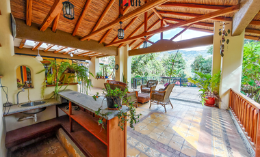 Propiedad campestre en Paute con 4 habitaciones y grandes áreas verdes