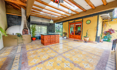 Propiedad campestre en Paute con 4 habitaciones y grandes áreas verdes