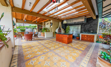 Propiedad campestre en Paute con 4 habitaciones y grandes áreas verdes