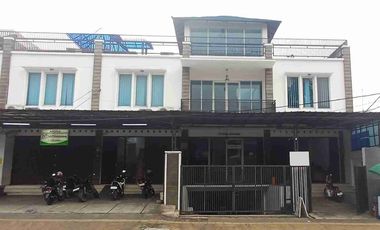 9 RUKO PINGGIR JALAN RAYA – DEKAT STASIUN BUARAN Harga 2,2M NEGO  SIAP USAHA.