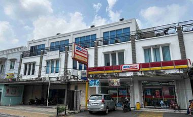 9 RUKO PINGGIR JALAN RAYA – DEKAT STASIUN BUARAN Harga 2,2M NEGO  SIAP USAHA.