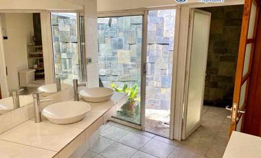 EN VENTA CASA EN PARCELA ESTILO MEDITERRÁNEO - CONDOMINIO PRIVADO