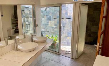 EN VENTA CASA EN PARCELA ESTILO MEDITERRÁNEO - CONDOMINIO PRIVADO