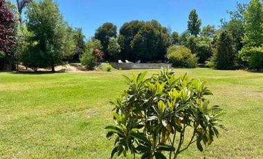 EN VENTA CASA EN PARCELA ESTILO MEDITERRÁNEO - CONDOMINIO PRIVADO