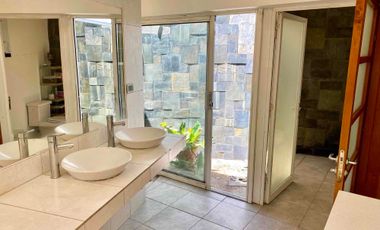 EN VENTA CASA EN PARCELA ESTILO MEDITERRÁNEO - CONDOMINIO PRIVADO