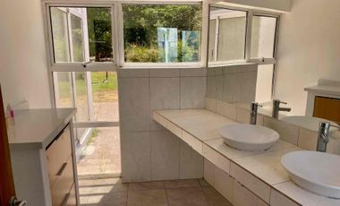 EN VENTA CASA EN PARCELA ESTILO MEDITERRÁNEO - CONDOMINIO PRIVADO