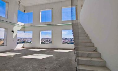 Penthouse Exclusivo en venta, La Vista Country Club, Terraza y Jardín Privado