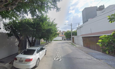 Hermosa Residencia en Remate Bancario en Chapalita, Guadalajara Jal.