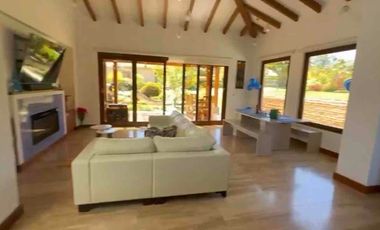 Renta Villa en Pakakuna Gardens en Checa