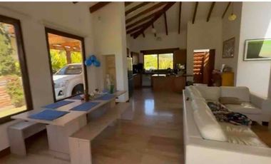 Renta Villa en Pakakuna Gardens en Checa