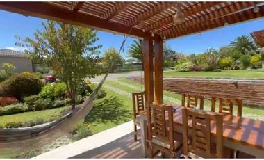 Renta Villa en Pakakuna Gardens en Checa