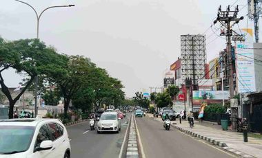 DiSewakan Komersial Area Di Jalan Utama Margonda Raya Depok.
