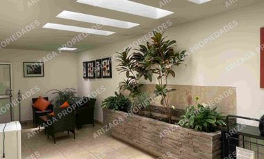 SUITE EN VENTA DE OPORTUNIDAD :  amplia, mucha luz,  excelente  ubicación, con baño y medio y estacionamiento