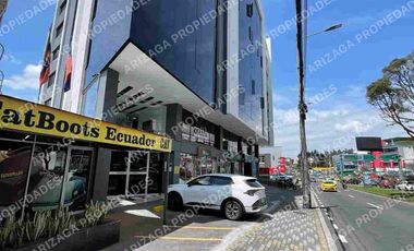 SUITE EN VENTA DE OPORTUNIDAD :  amplia, mucha luz,  excelente  ubicación, con baño y medio y estacionamiento