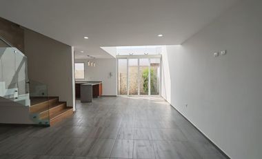 Casa de 3 Recámaras con Doble Altura y Roof Garden en Lomas de Angelópolis