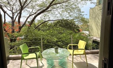 Exclusive Penthouse on 5th Avenue: Private Rooftop, Ocean Breeze & Luxury Living