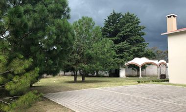 RENTA CASA MUY AMPLIA CON  JARDIN  DE  2500 M2 EN TEPOXTLA, ATLIHUETZIA CERCA APIZACO, CD JUDICIAL