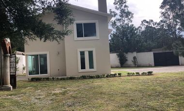 RENTA CASA MUY AMPLIA CON  JARDIN  DE  2500 M2 EN TEPOXTLA, ATLIHUETZIA CERCA APIZACO, CD JUDICIAL