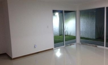 RENTA CASA MUY AMPLIA CON  JARDIN  DE  2500 M2 EN TEPOXTLA, ATLIHUETZIA CERCA APIZACO, CD JUDICIAL