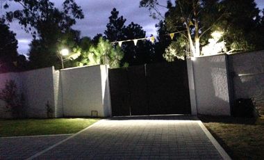 RENTA CASA MUY AMPLIA CON  JARDIN  DE  2500 M2 EN TEPOXTLA, ATLIHUETZIA CERCA APIZACO, CD JUDICIAL