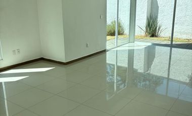 RENTA CASA MUY AMPLIA CON  JARDIN  DE  2500 M2 EN TEPOXTLA, ATLIHUETZIA CERCA APIZACO, CD JUDICIAL