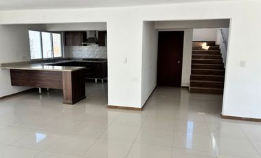 RENTA CASA MUY AMPLIA CON  JARDIN  DE  2500 M2 EN TEPOXTLA, ATLIHUETZIA CERCA APIZACO, CD JUDICIAL