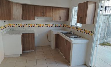 Casa en renta para negocio o habitacional sobre el Blvd Cañaveral 1447A, Los Héroes León, León, Gto