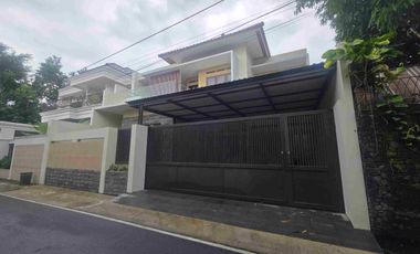 rumah 2lantai mewah tengah kota solo lokasi sumber banjarsari