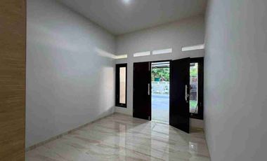 rumah 2lantai mewah tengah kota solo lokasi sumber banjarsari