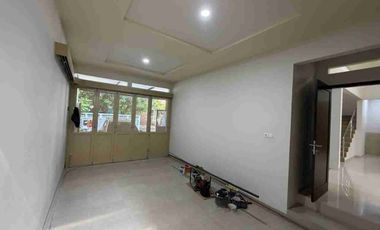 rumah 2lantai mewah tengah kota solo lokasi sumber banjarsari