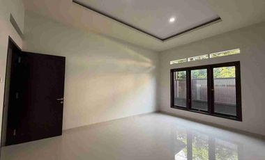 rumah 2lantai mewah tengah kota solo lokasi sumber banjarsari