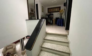 SE VENDE CASA DE DOS PLANTAS EN EL CENTRO DE ARMENIA, IDEAL PARA DESARROLLO DE INVERSION ¡¡GANGAZO!! 📍🏗