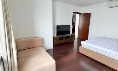 The Suites BGC Fully furnished 3-bedroom Unit with Balcony