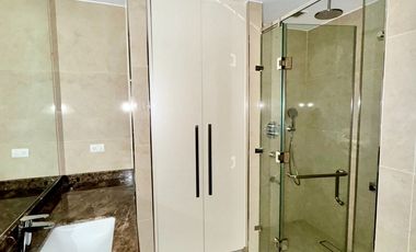 The Suites BGC Fully furnished 3-bedroom Unit with Balcony