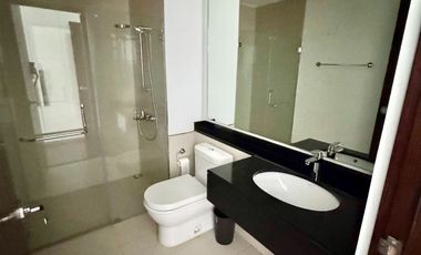 The Suites BGC Fully furnished 3-bedroom Unit with Balcony