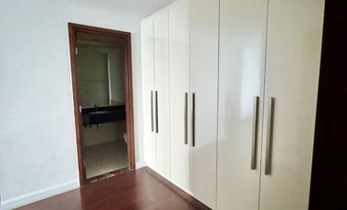 The Suites BGC Fully furnished 3-bedroom Unit with Balcony