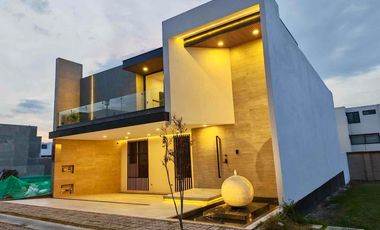 Amplia Casa de Lujo en Venta en Parque Jalisco, lomas de Angelopolis