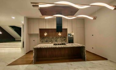 Amplia Casa de Lujo en Venta en Parque Jalisco, lomas de Angelopolis