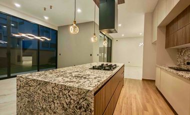 Amplia Casa de Lujo en Venta en Parque Jalisco, lomas de Angelopolis