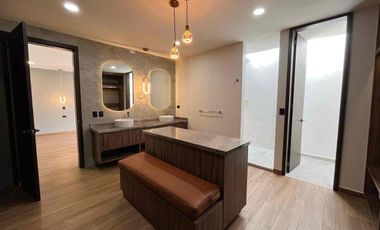 Amplia Casa de Lujo en Venta en Parque Jalisco, lomas de Angelopolis