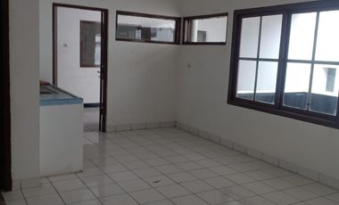 Sewa Rumah Luas dekat Kiara Artha Park Cocok Untuk Kantor | SW074