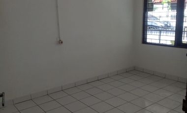 Sewa Rumah Luas dekat Kiara Artha Park Cocok Untuk Kantor | SW074