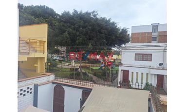 Venta De Casa En Urb. Los Laureles - Chorrillos