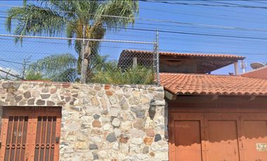 CASA EN VENTA, 4 RECAMARAS, 2 BAÑOS Y 2 LUGARES DE ESTACIONAMIENTO.