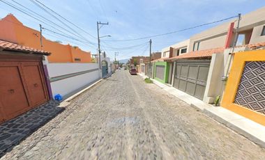 CASA EN VENTA, 4 RECAMARAS, 2 BAÑOS Y 2 LUGARES DE ESTACIONAMIENTO.