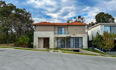 Casa con Alberca y Vista Al Campo de Golf en El Cielo - Guadalajara