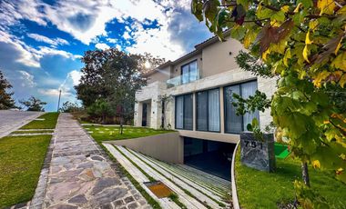 Casa con Alberca y Vista Al Campo de Golf en El Cielo - Guadalajara